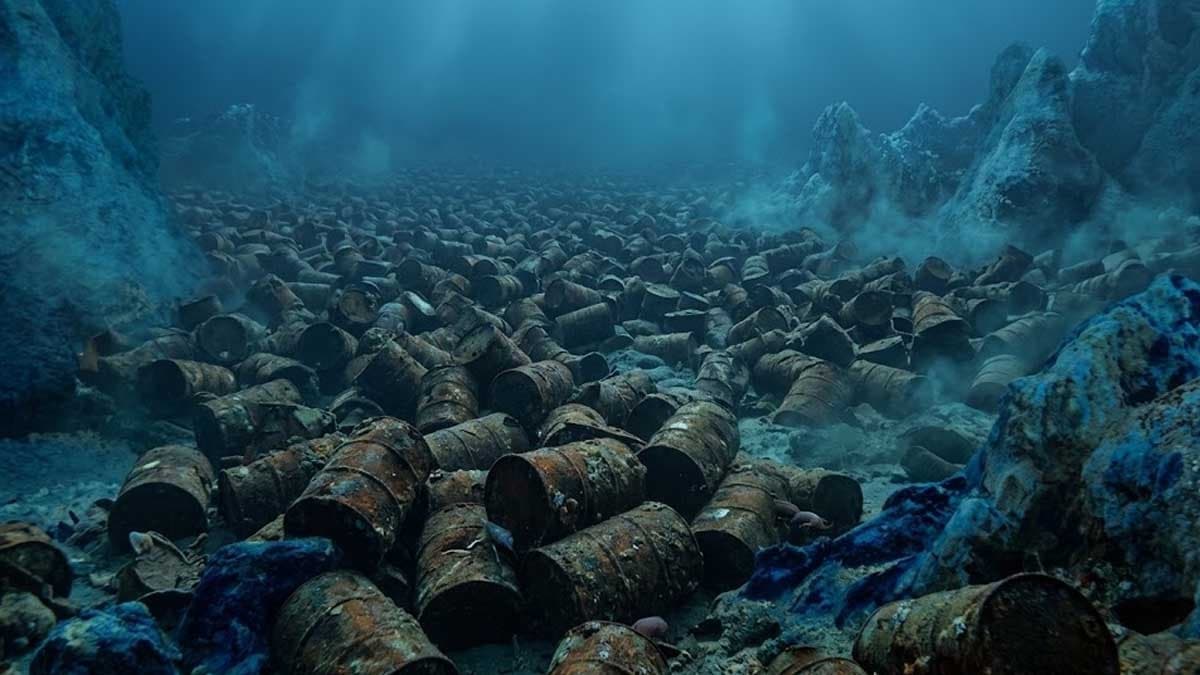 Denizlere 200 bin varil bırakıldı: Skandal çevre katliamı gündemde