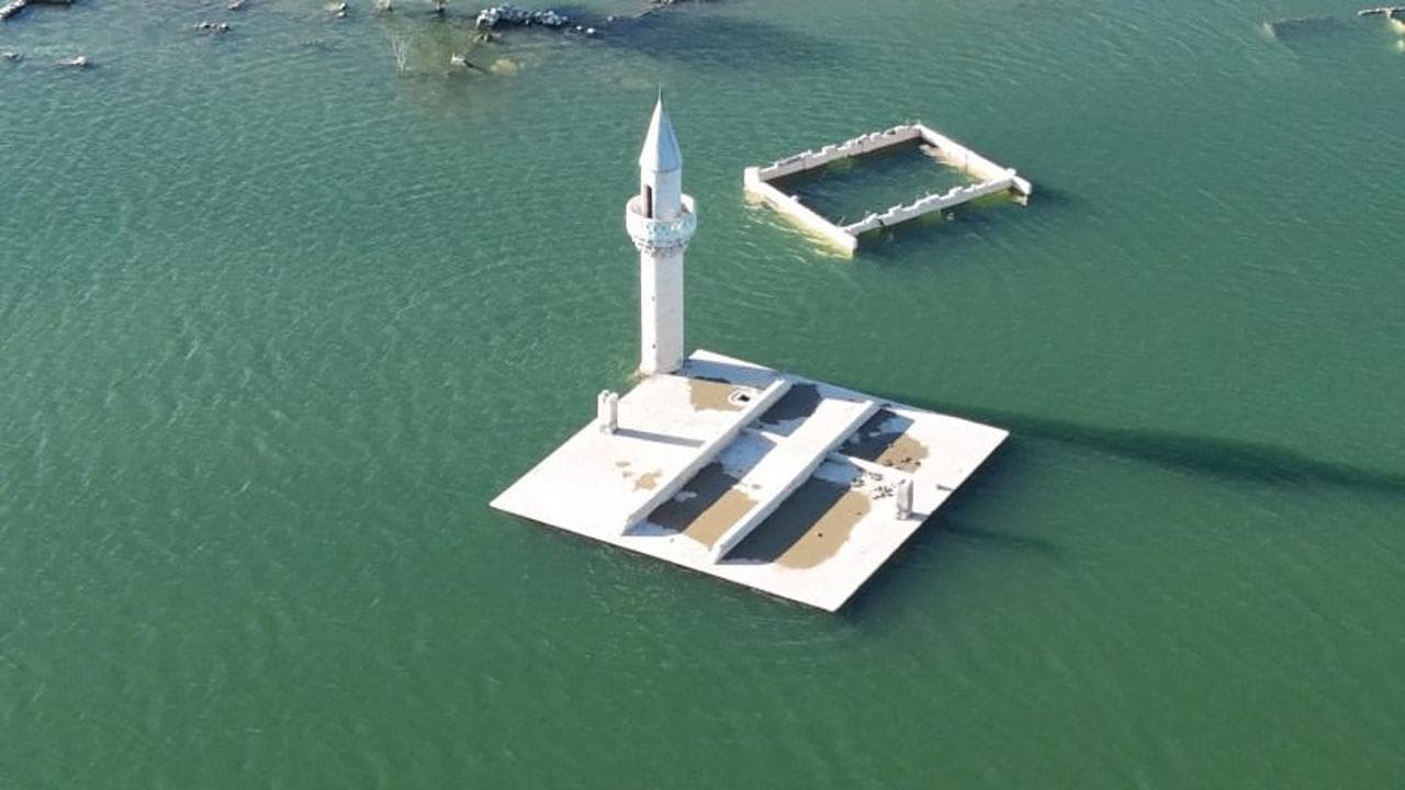 Kars'ta kuraklık tarihi gün yüzüne çıkardı: Cami, kilise ve köy ortaya çıktı