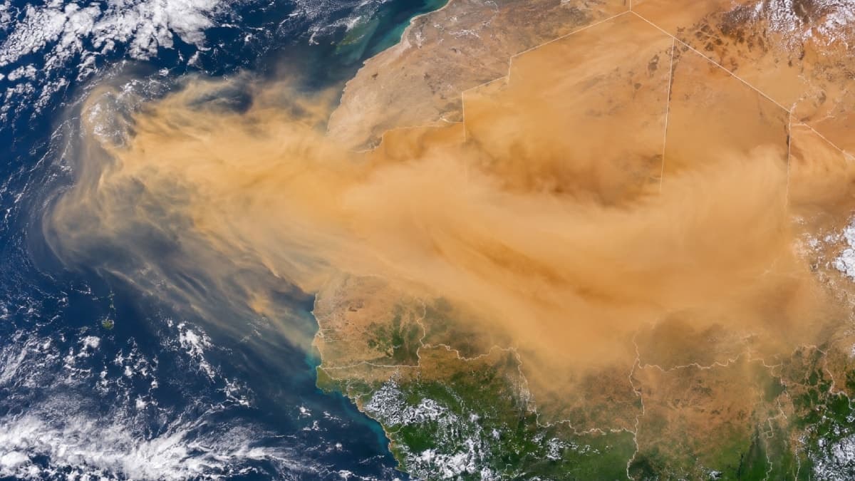 NASA'nın uydu görüntüleri şok etti: Dev toz bulutu tüm ülkeyi sardı