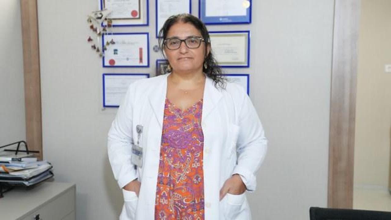 Çocuklardaki geçmeyen karın ağrısı ve ateş, böbrek yetmezliğine yol açabilen genetik hastalığın sinyali olabilir