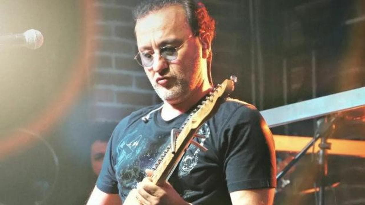 Pop-rock'ın sevilen ismi Nev, yoğun bakıma alındı