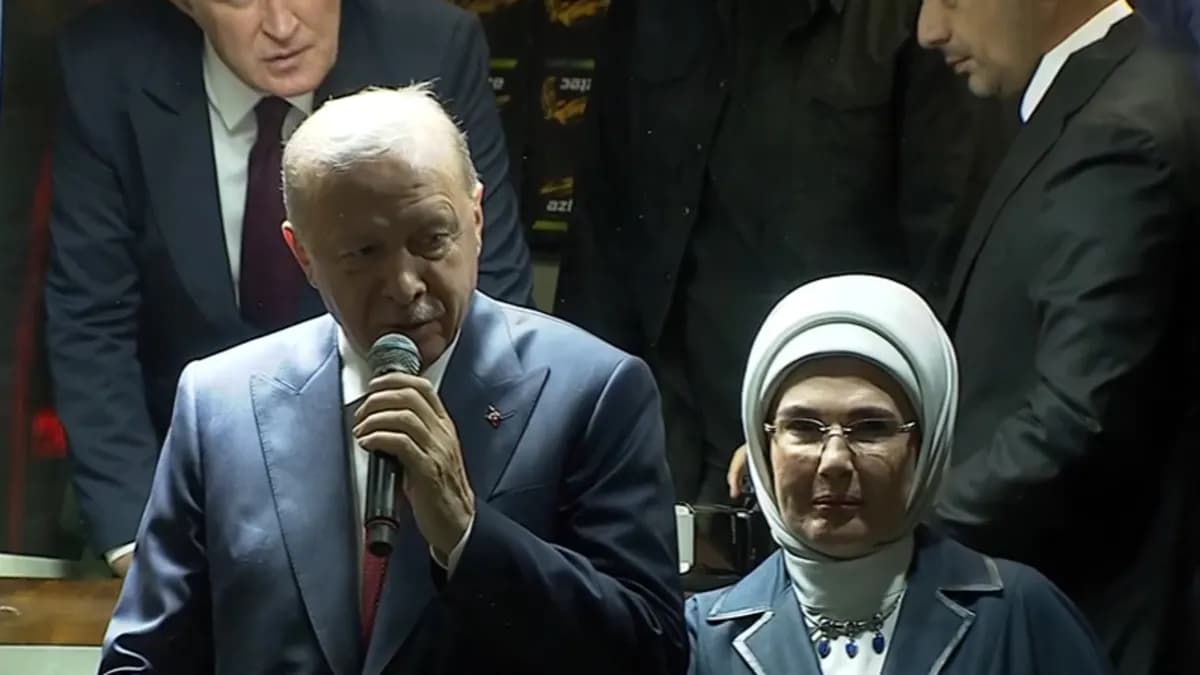Cumhurbaşkanı Erdoğan, baba ocağı Güneysu'da vatandaşlarla buluştu: 'Önümüzdeki seçimleri başarıyla atlatacağız'
