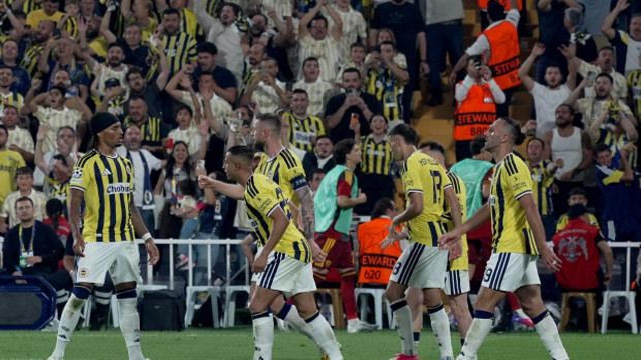 Fenerbahçeli Archie Brown, hocasının istifa ettiğini canlı yayında öğrendi!