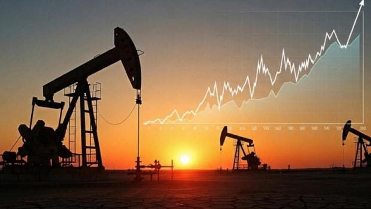 Fitch'ten çarpıcı petrol analizi: 2026'da fiyatlar baskı altında kalacak
