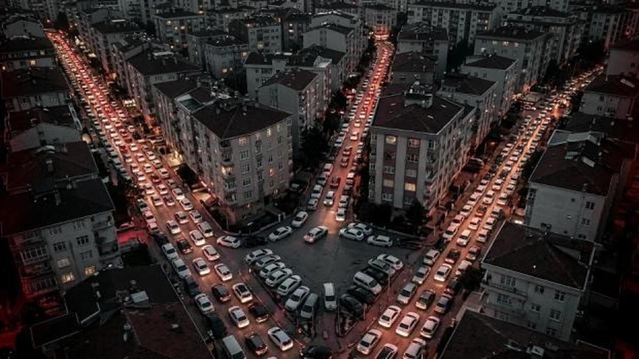 İstanbul'da çile bitmiyor: Oto çok, park yok!