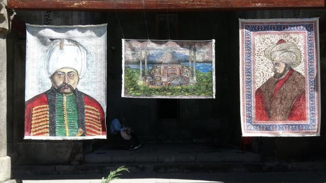 Erzurum'da Yüzyıllık Türk Kilimleri Tuvale Taşınıyor: Türkiye'nin Sayılı İsimlerinden Biri