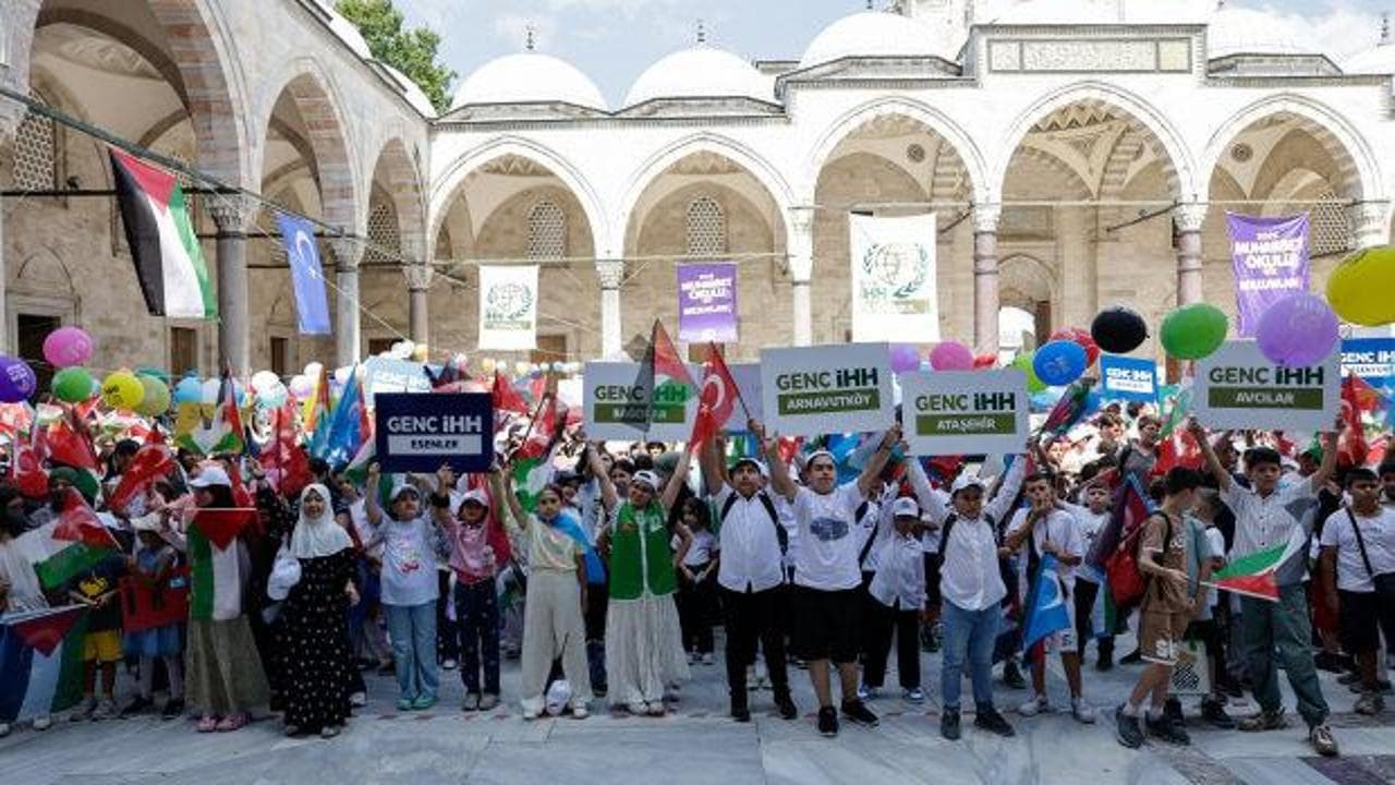 Muhabbet Okulu’nda 5 haftalık eğitim sona erdi: 2 bin 500 öğrenci mezun oldu