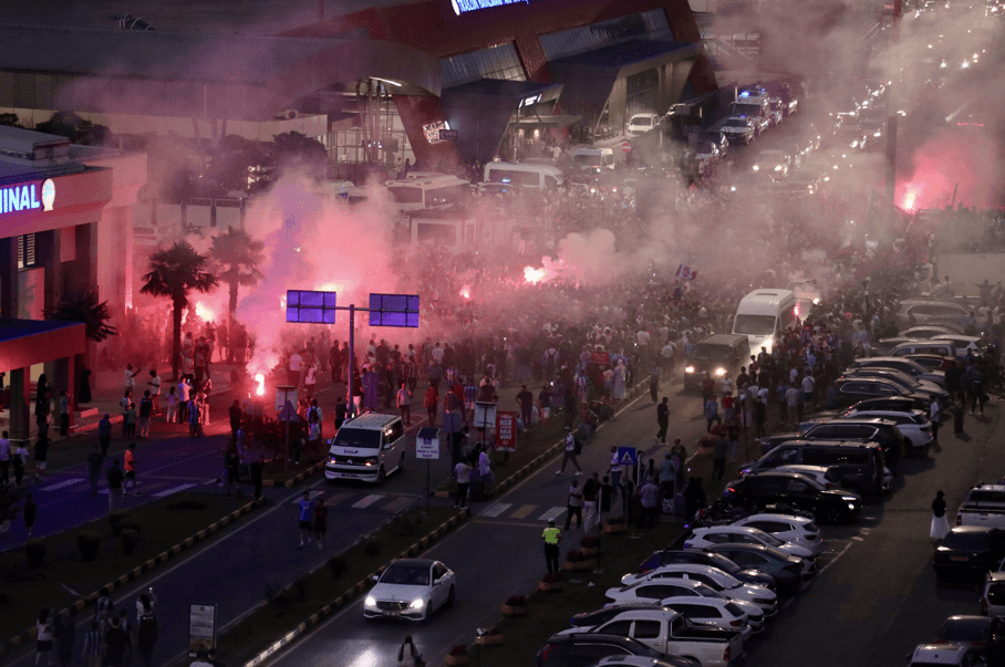 Trabzonspor'da tarihi kombine rekoru: Taraftar akını sürüyor