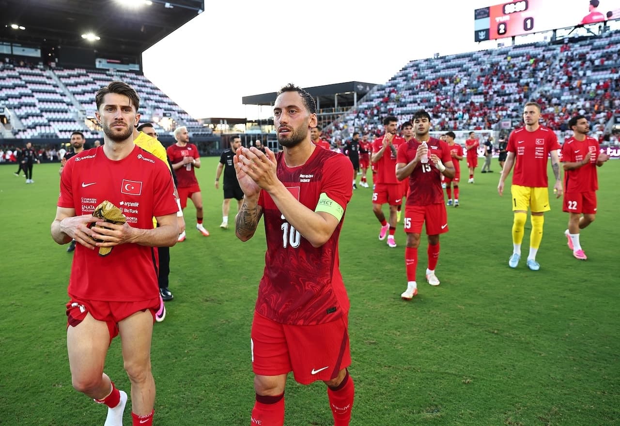 Hakan Çalhanoğlu gündeme damga vurdu: 'Kendimi TFF Başkanı olarak görüyorum'