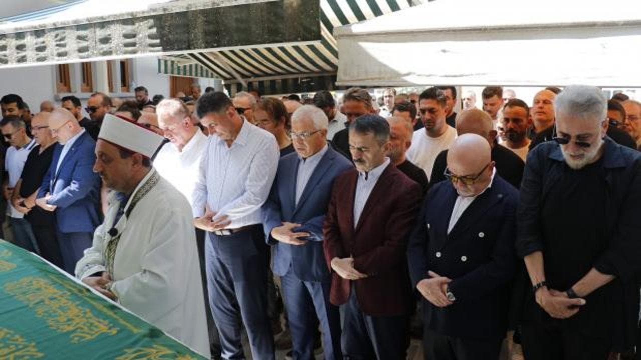 Usta senarist Birol Güven'in annesi son yolculuğuna uğurlandı