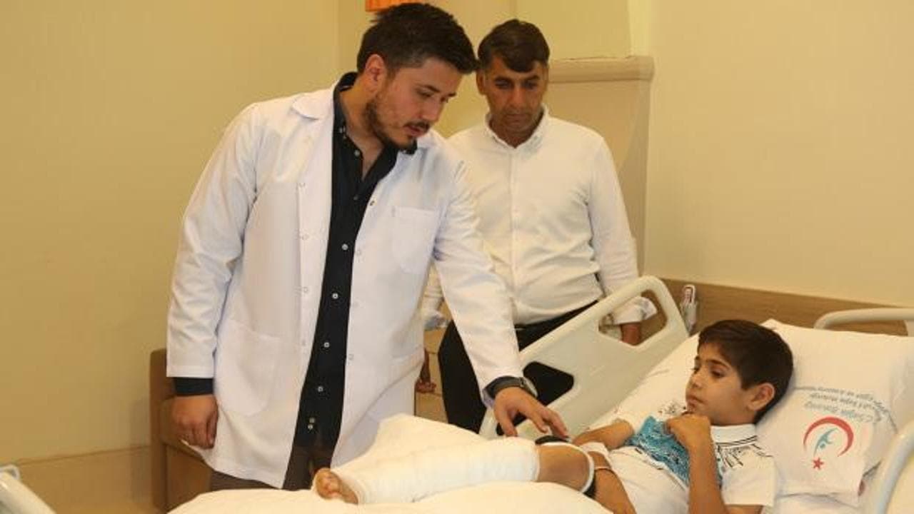 Ayağını kaybetmekten kurtulan Musa'nın hayali değişti: Doktor olacak