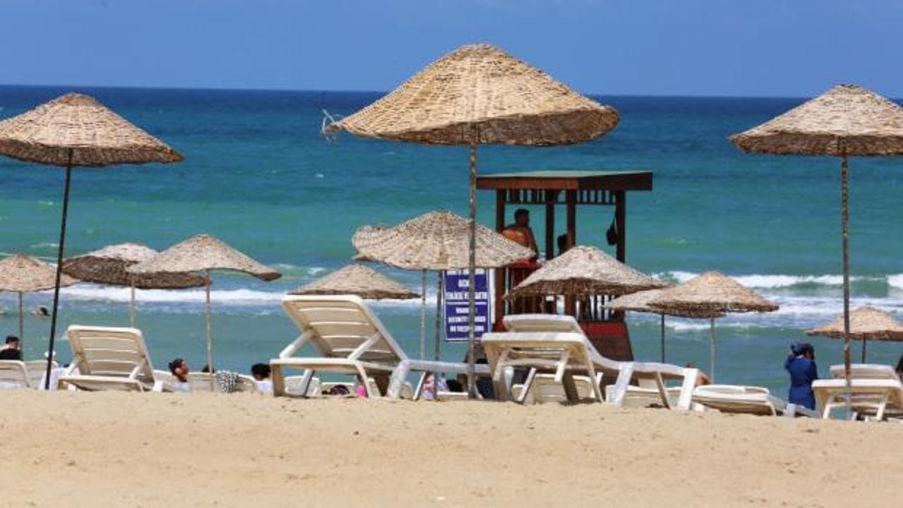 Plajlarda yeni dönem: Bakanlık kıyılardaki işgallere geçit vermeyecek