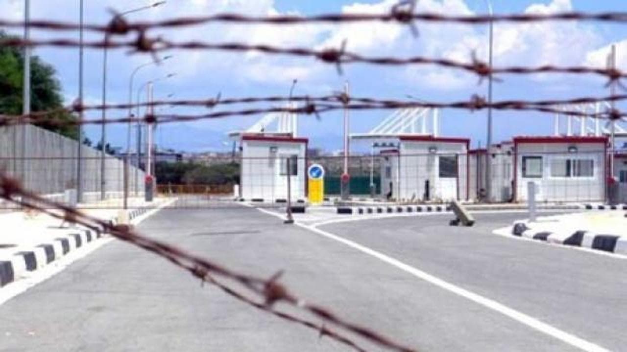 Derinya Kapısı'nda gerginlik: Rum göstericiler sınırda toplandı, geçişler durduruldu