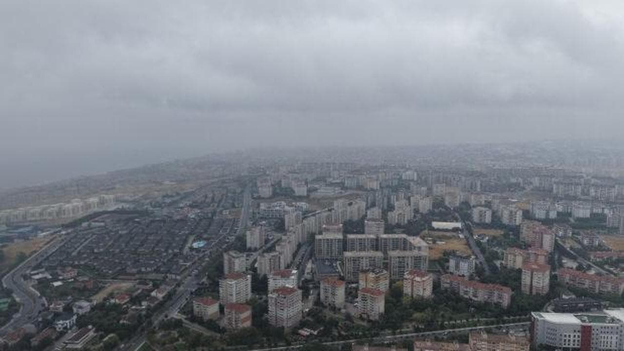 İstanbul'da yaz ortasında kış havası: Beylikdüzü semalarında göç eden yüzlerce leylek görüntülendi