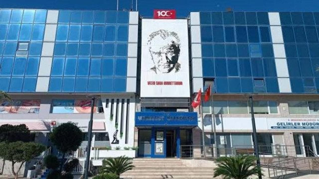 Menderes Belediyesi'nde tutuklama sonrası siyasi çatlak: Belediye AK Parti'ye geçebilir