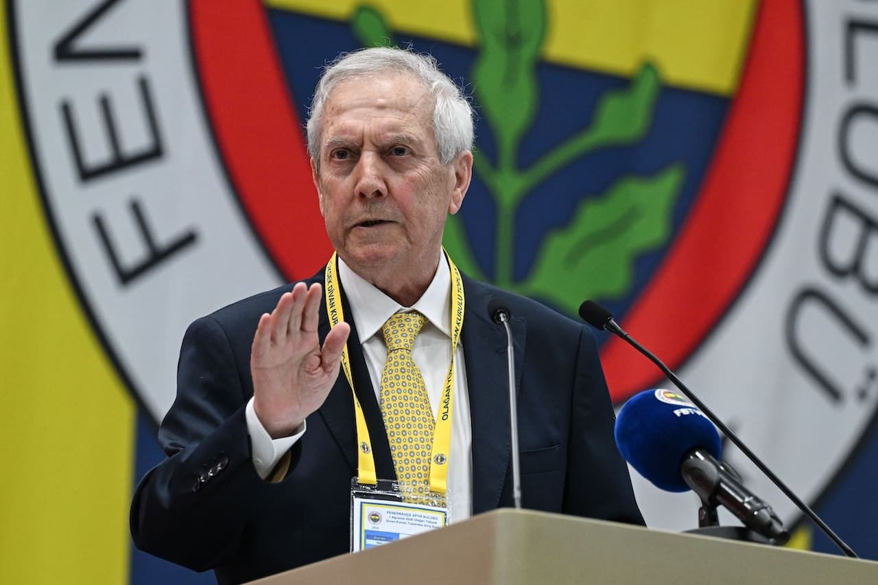 Fenerbahçe'de yeni dönemin ilk vedası: Alacaklarından vazgeçip kulüpten ayrılıyor