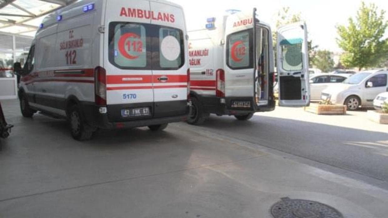 Beyşehir'de ticari taksinin çarptığı anne ve kızı yaralandı