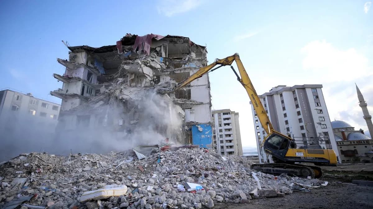 Yüksek bina yıkımlarında yeni dönem: Bakanlık özel kurallar belirledi