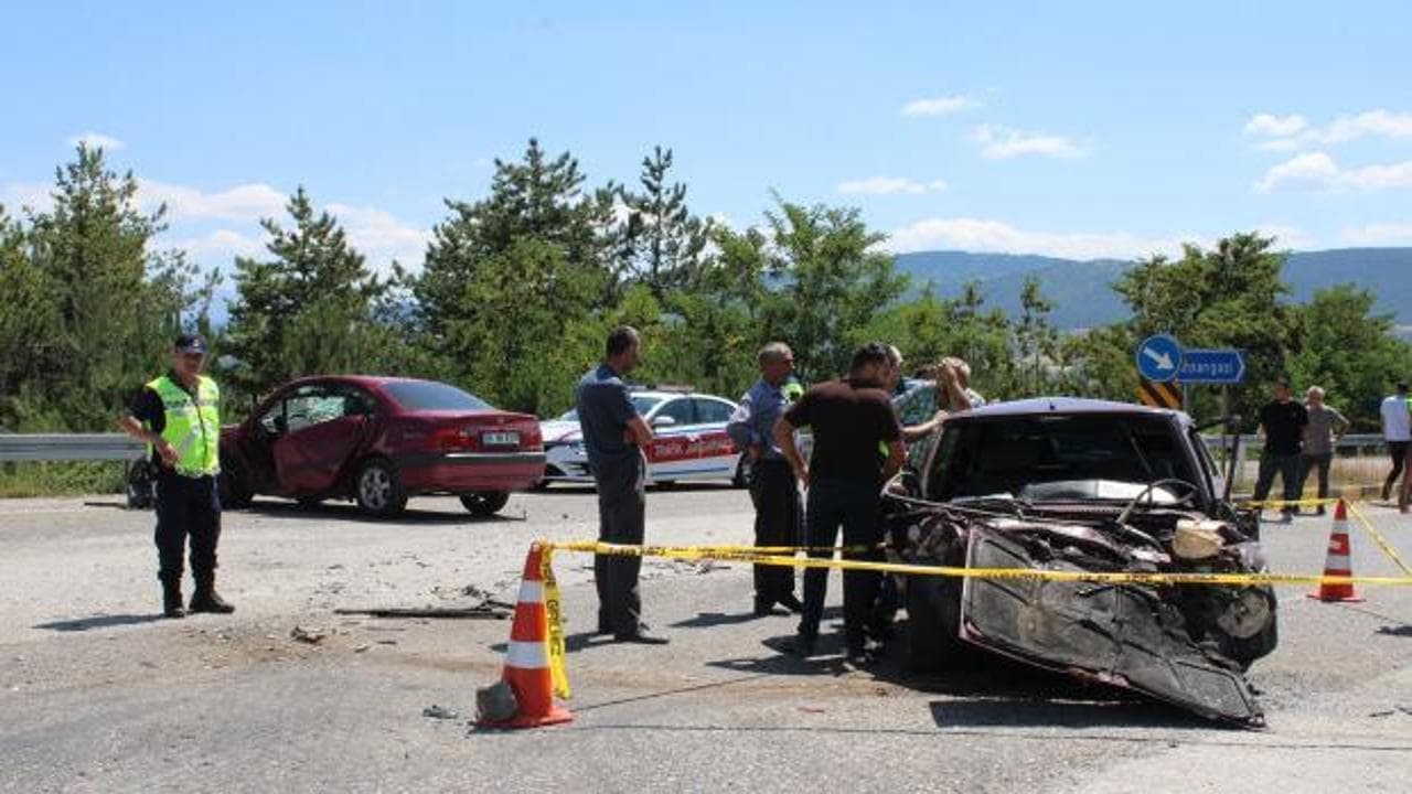 Kastamonu'da iki otomobilin çarpıştığı kazada bir kişi hayatını kaybetti