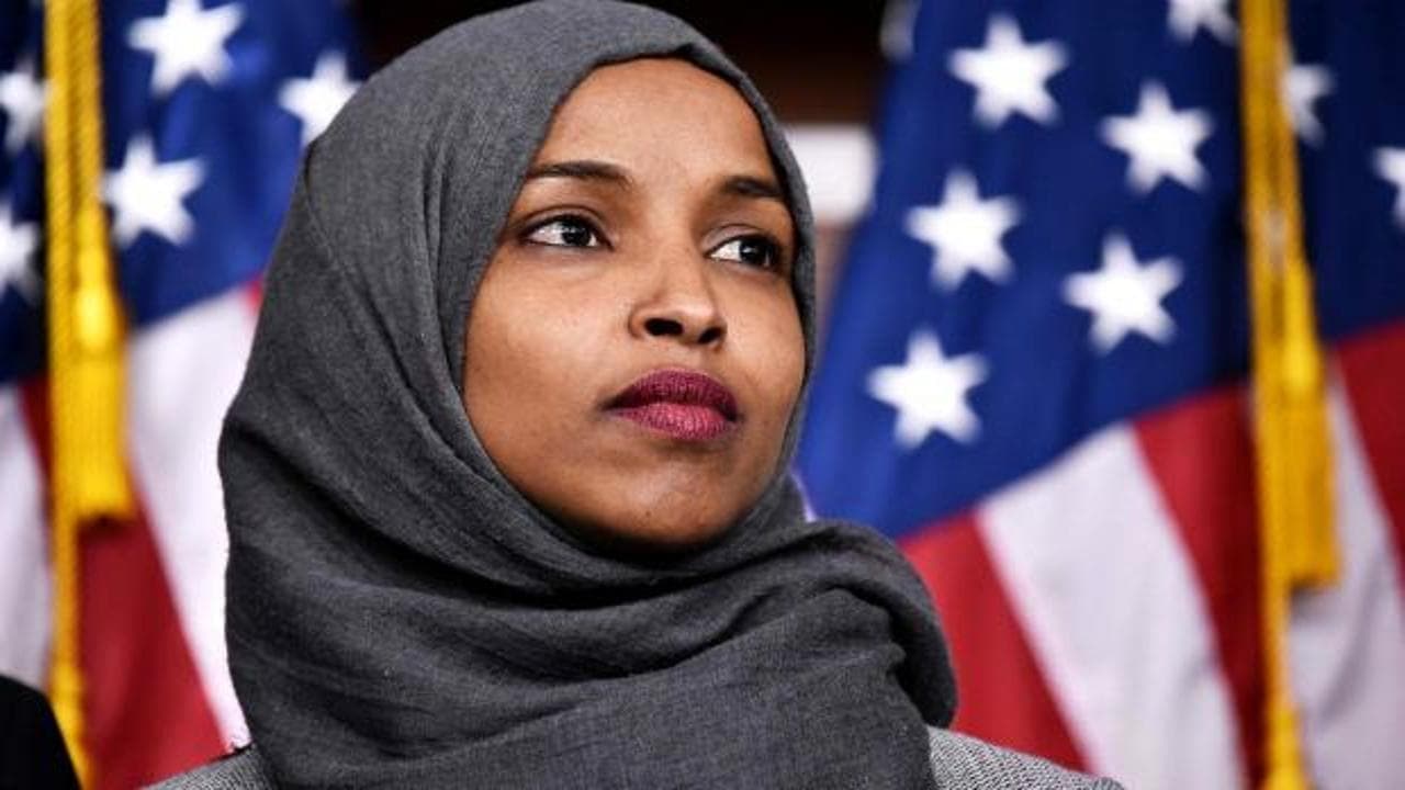 Trump'ın 'radikal solcu deli'si dediği Müslüman vekilin zaferi: İlhan Omar'dan yüzde 80'lik ön seçim zaferi