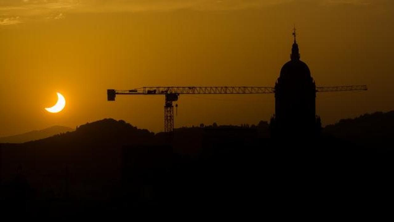 Avrupa'da 27 yıl sonra ilk kez yaşandı: Milyonlarca kişi gökyüzüne baktı