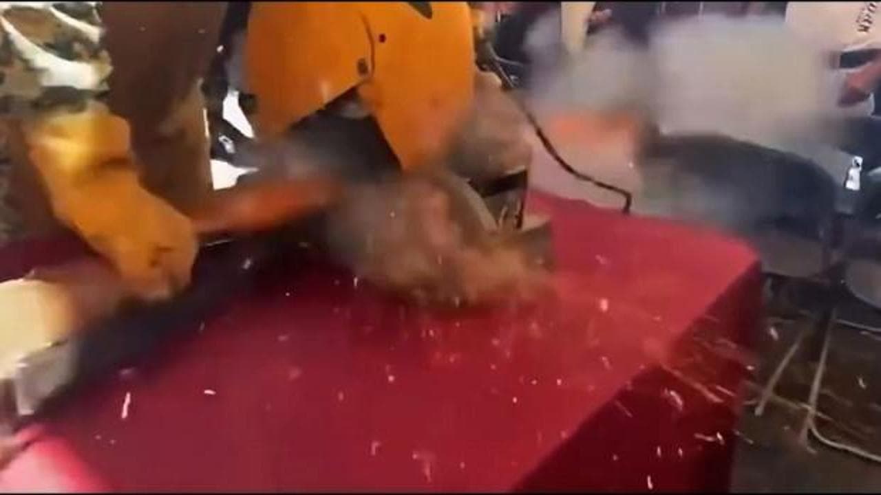 Meksika'da silahsızlanma etkinliğinde korkutan kaza: Tüfek ateş aldı, 4 kişi yaralandı