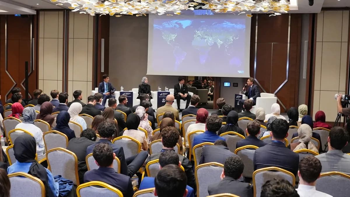 Erdoğan'ın torunu Ömer Tayyip'ten Enerji Bakanı Bayraktar'a 2035 hedefi sorusu