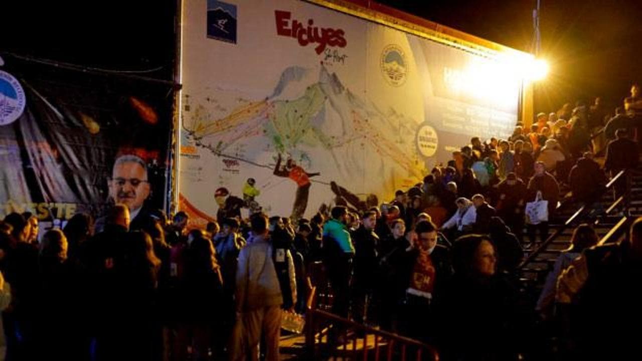 Erciyes'te Perseid Meteor Yağmuru Şöleni: 2 Bin 650 Metrede Binlerce Gökyüzü Tutkunu Bir Araya Geldi