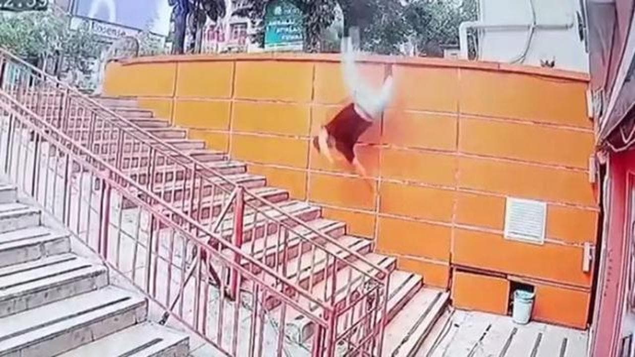 Isparta'da duvarda yatan kişi metrelerce yükseklikten düştü: O anlar kamerada