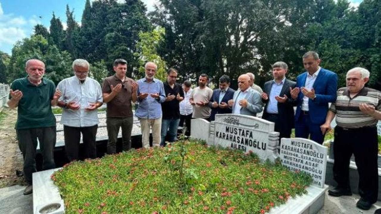 Yeni Akit Gazetesi Kurucusu Karahasanoğlu, Vefatının 4. Yılında Dualarla Anıldı