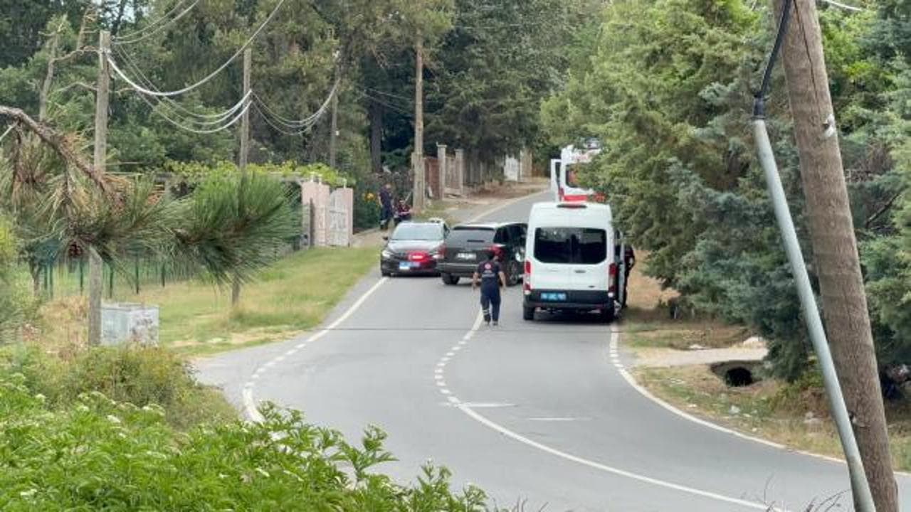Çatalca'da dehşet: Silahlı şahıs kendini eve kilitledi, çevreye ve jandarmaya ateş açtı