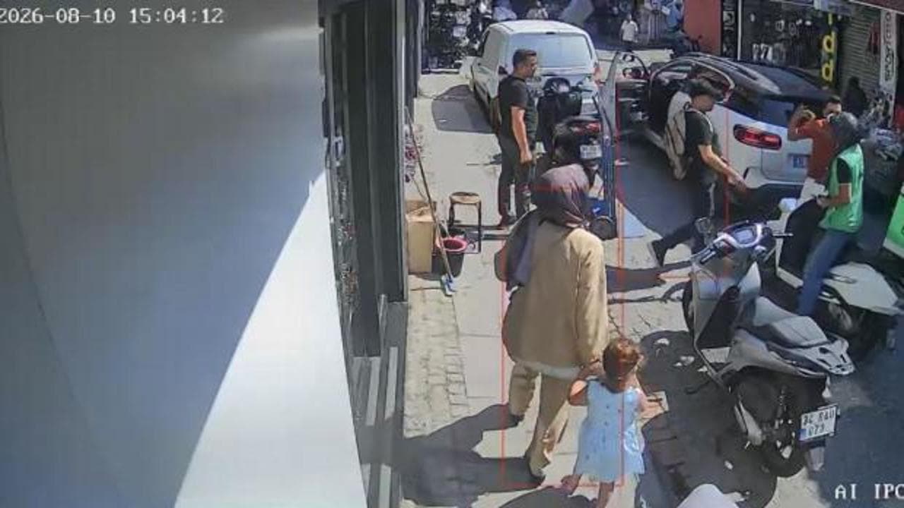 Eminönü'nde motokuryeye yumruklu saldırı: Saldırgana 180 bin TL ceza, ehliyetine 60 gün el konuldu