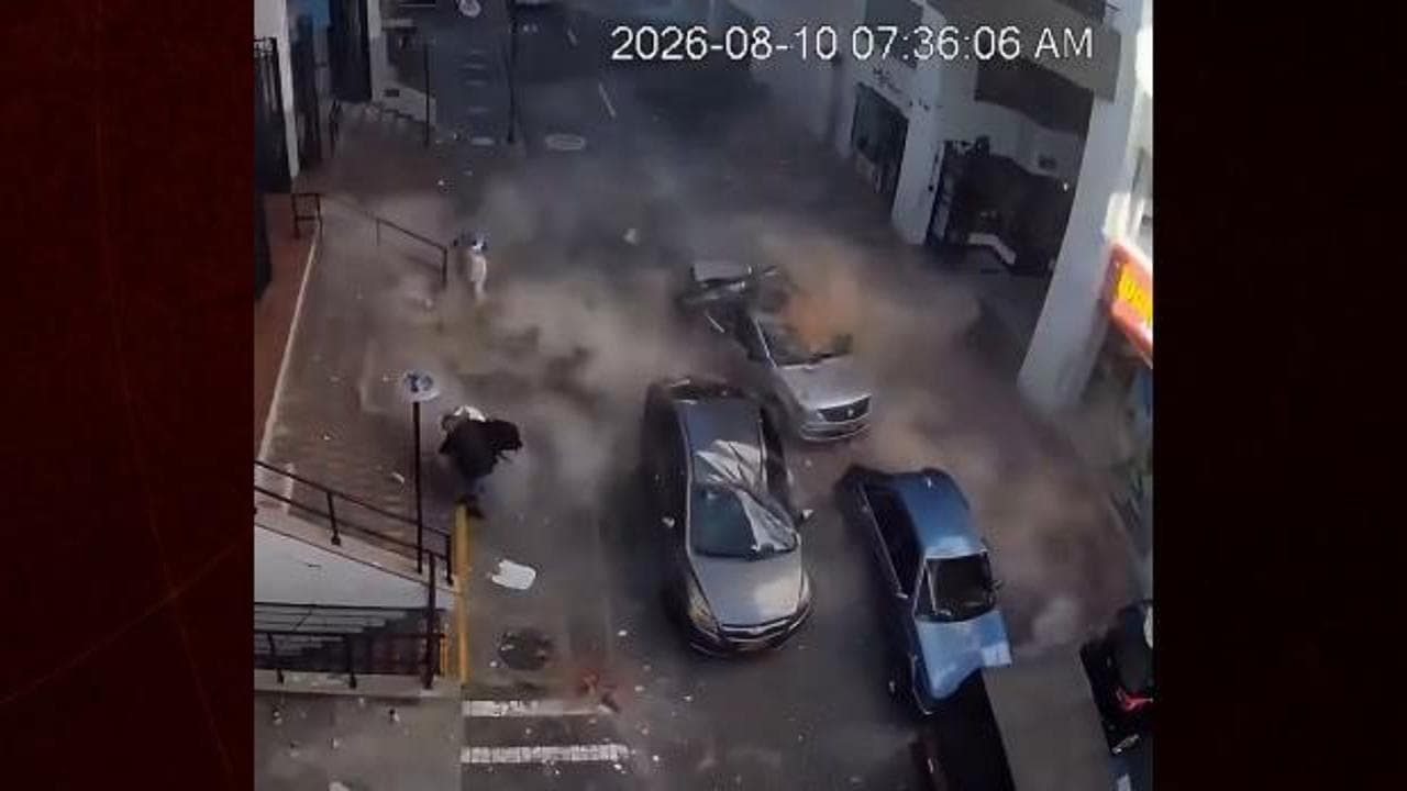 Kolombiya'da deprem anı kamerada: İş merkezinin girişi saniyeler içinde çöktü