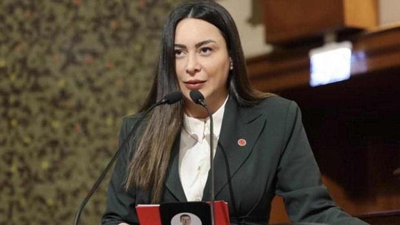 CHP'li Meclis Üyesi Avukat Hülya Şimşek, tehdit ve şantaj iddiasıyla gözaltına alındı