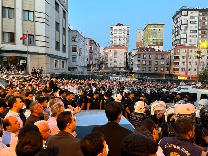 Ümraniye'deki Süleymancılar merkezine polis operasyonu düzenlendi