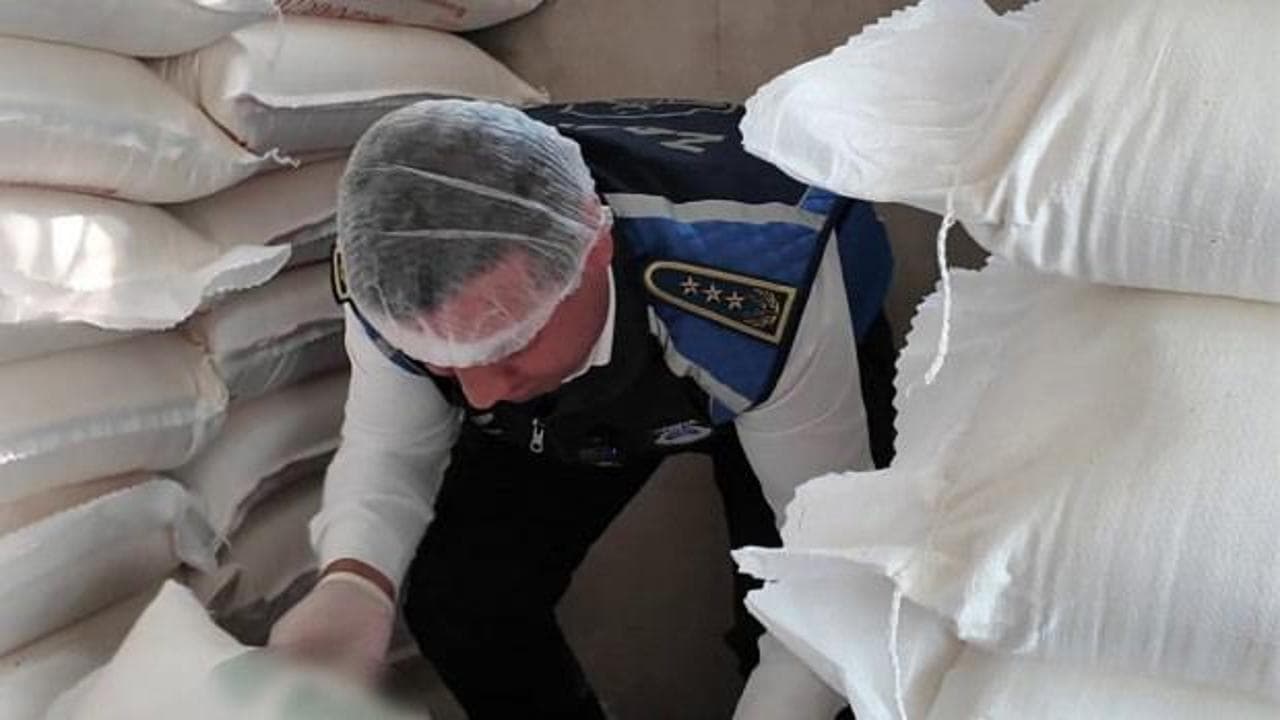 Hatay'da bir fırında mide bulandıran görüntüler: Fare yuvası ve paslı keserle ekmek üretimi