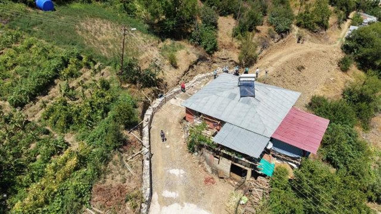 Adana'da örnek dayanışma: Yatalak hasta için komşuları arazisini bağışladı, yol 19 günde yapıldı