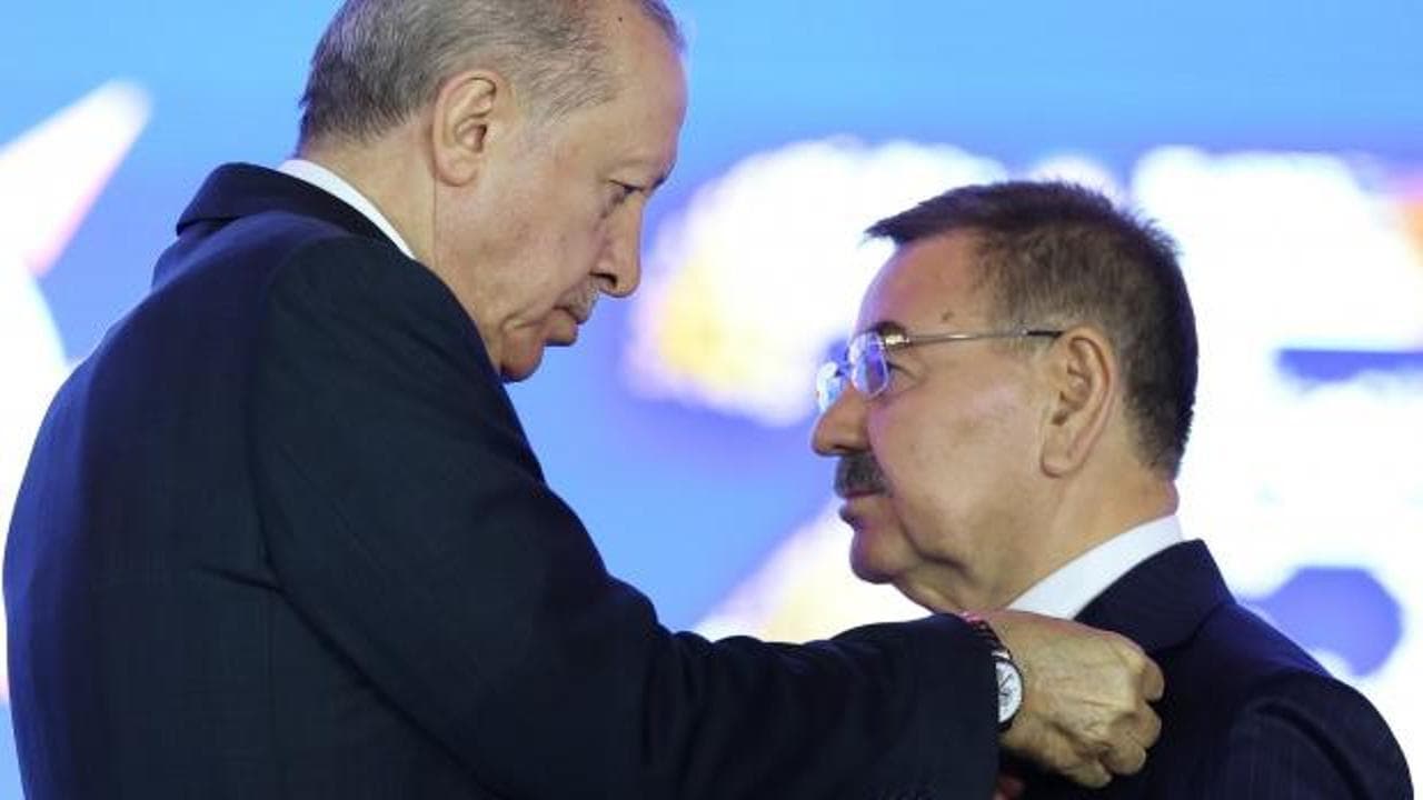 Rozeti Erdoğan taktı, ilk ziyaretİ teşkilata yaptı
