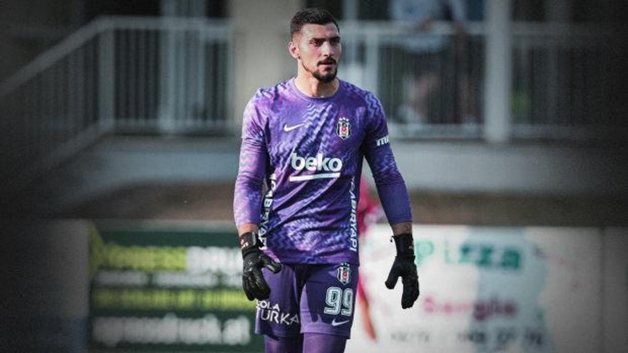 Beşiktaş'tan ayrılık: Genç kaleci Emre Bilgin, Eyüpspor'a imza attı