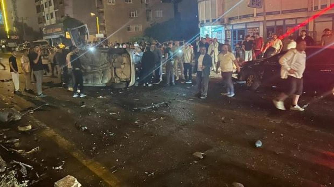 Kırmızı ışık ihlali kazaya neden oldu: 5 kişi yaralandı, 1'inin durumu ağır