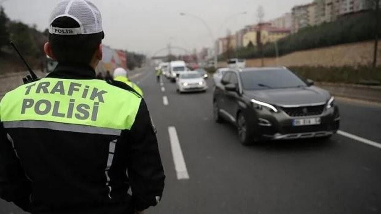 İstanbul'da triatlon şampiyonası nedeniyle geniş çaplı yol kapatma uygulaması başladı