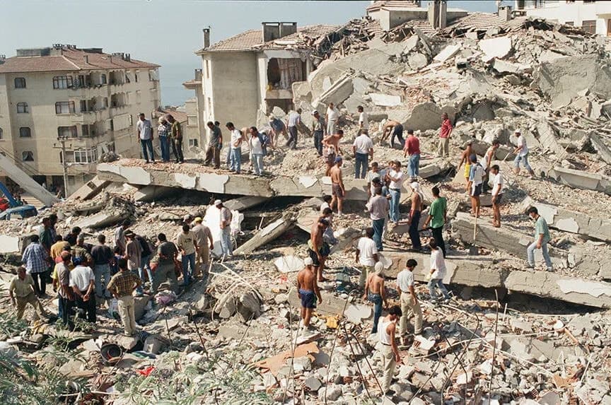 Türkiye'nin yarısı deprem riski altındaki bölgelerde yaşıyor