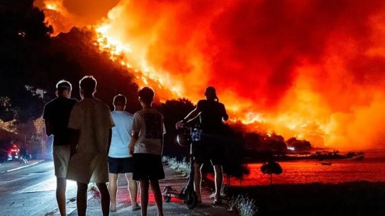 Belçika tarihinin en yangını söndürülemiyor