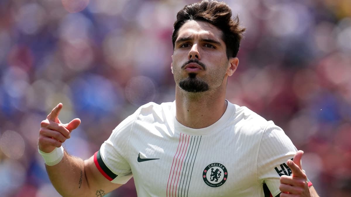 Suudi Arabistan devi Chelsea'nin yıldızının peşinde