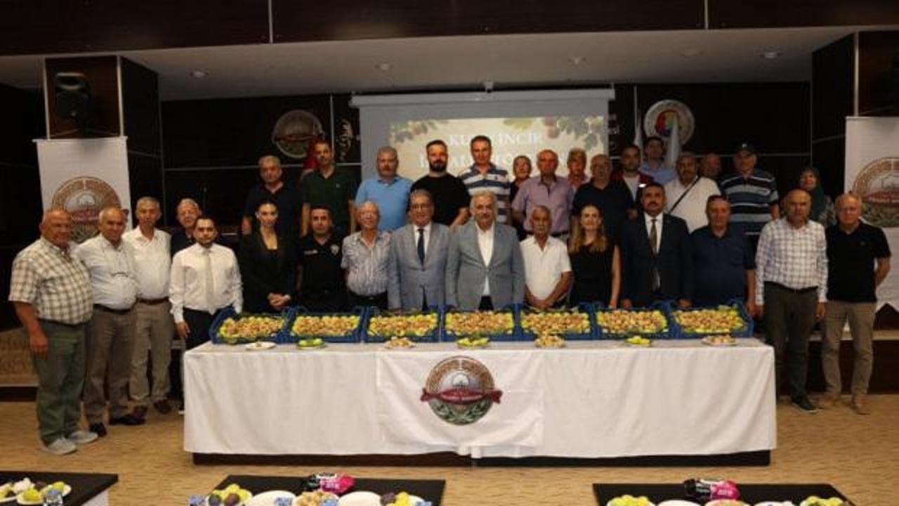 Söke'de sezonun ilk kuru inciri 600 TL'den alıcı buldu