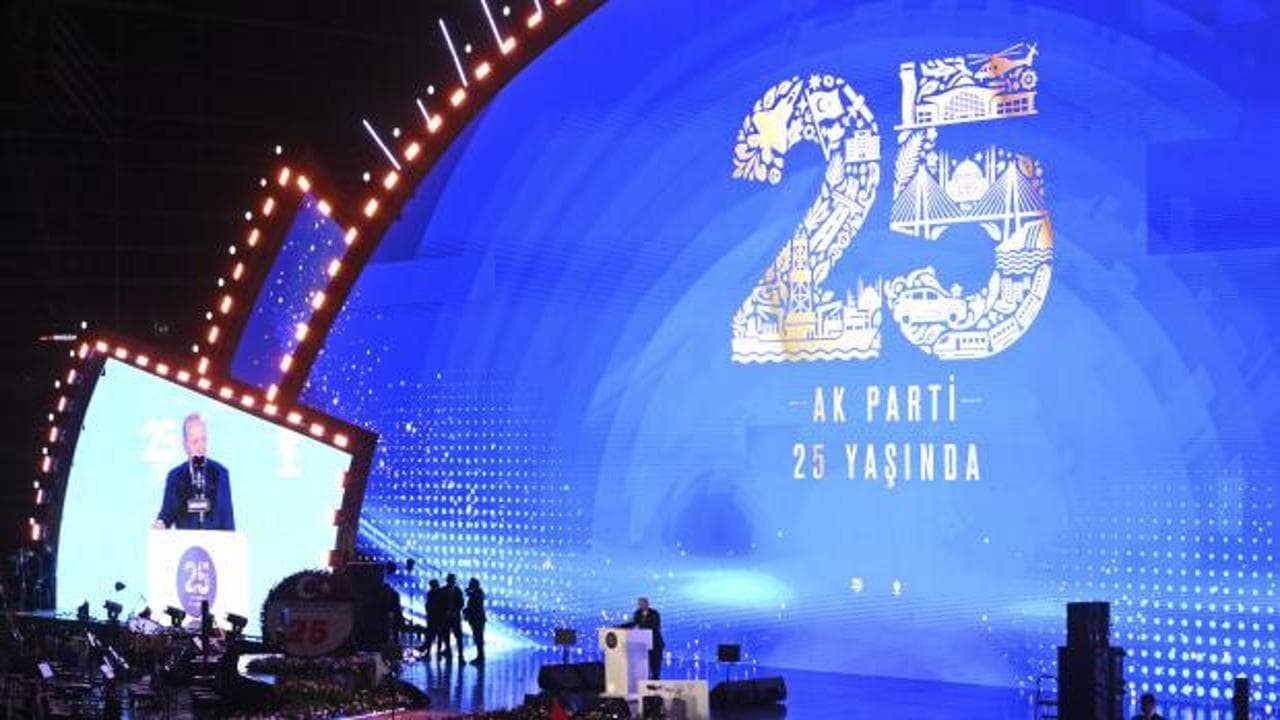 Çınar gibi köklü 25 yıllık muazzam destan: Yüz binler Başkent'te şaha kalktı