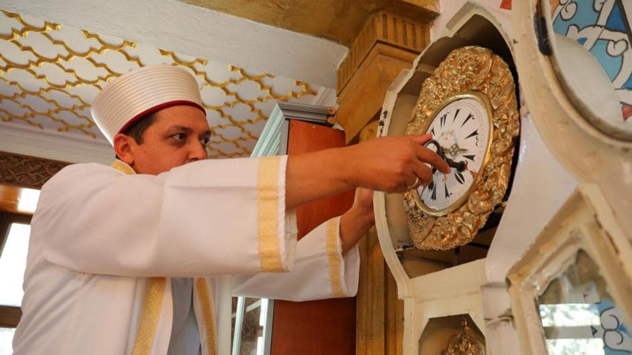 Benzerleri Artık Yok: Beyazıtlı Camii’nin Asırlık Saati