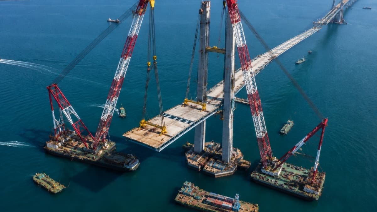 2 bin tonluk çelik blokların montajı tamamlandı: Ortasından hızlı tren, iki yanından otoyol geçecek