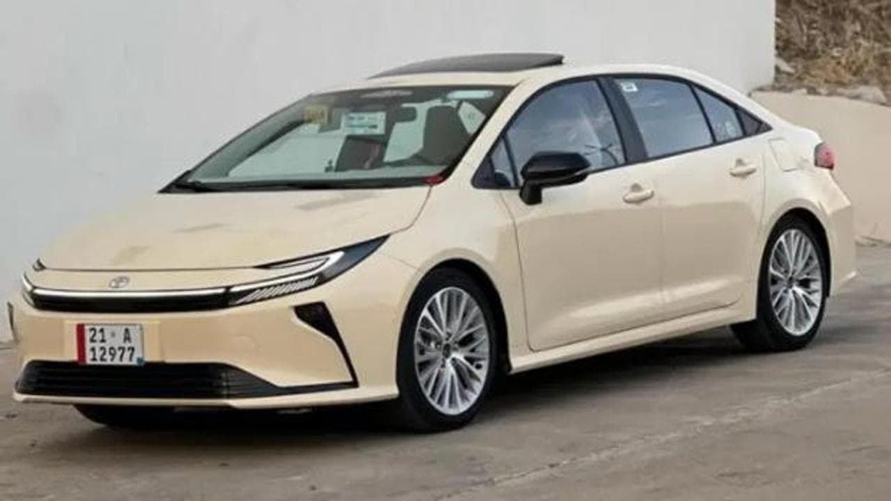 Türkiye'nin en çok tercih edilen modellerinden Toyota Corolla yenilenen yüzüyle showroomlarda