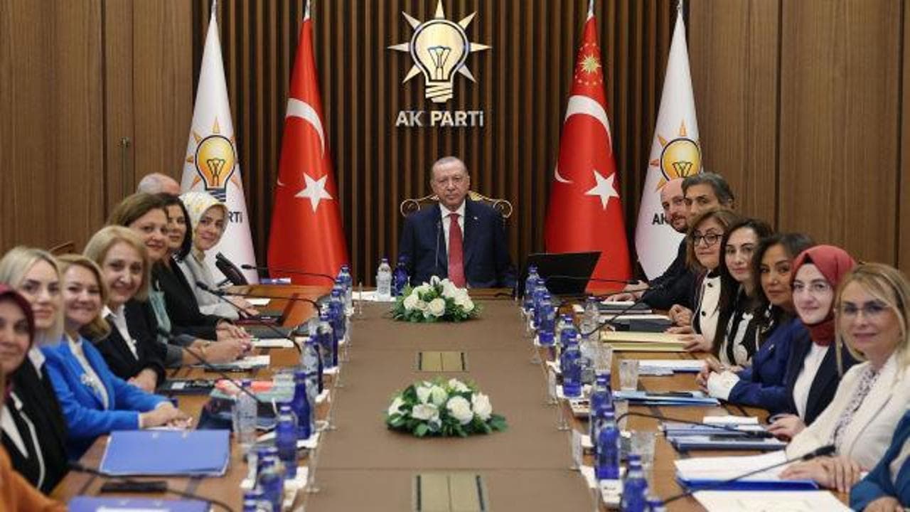 Erdoğan, AK Partili kadın belediye başkanlarını Külliye'de ağırladı